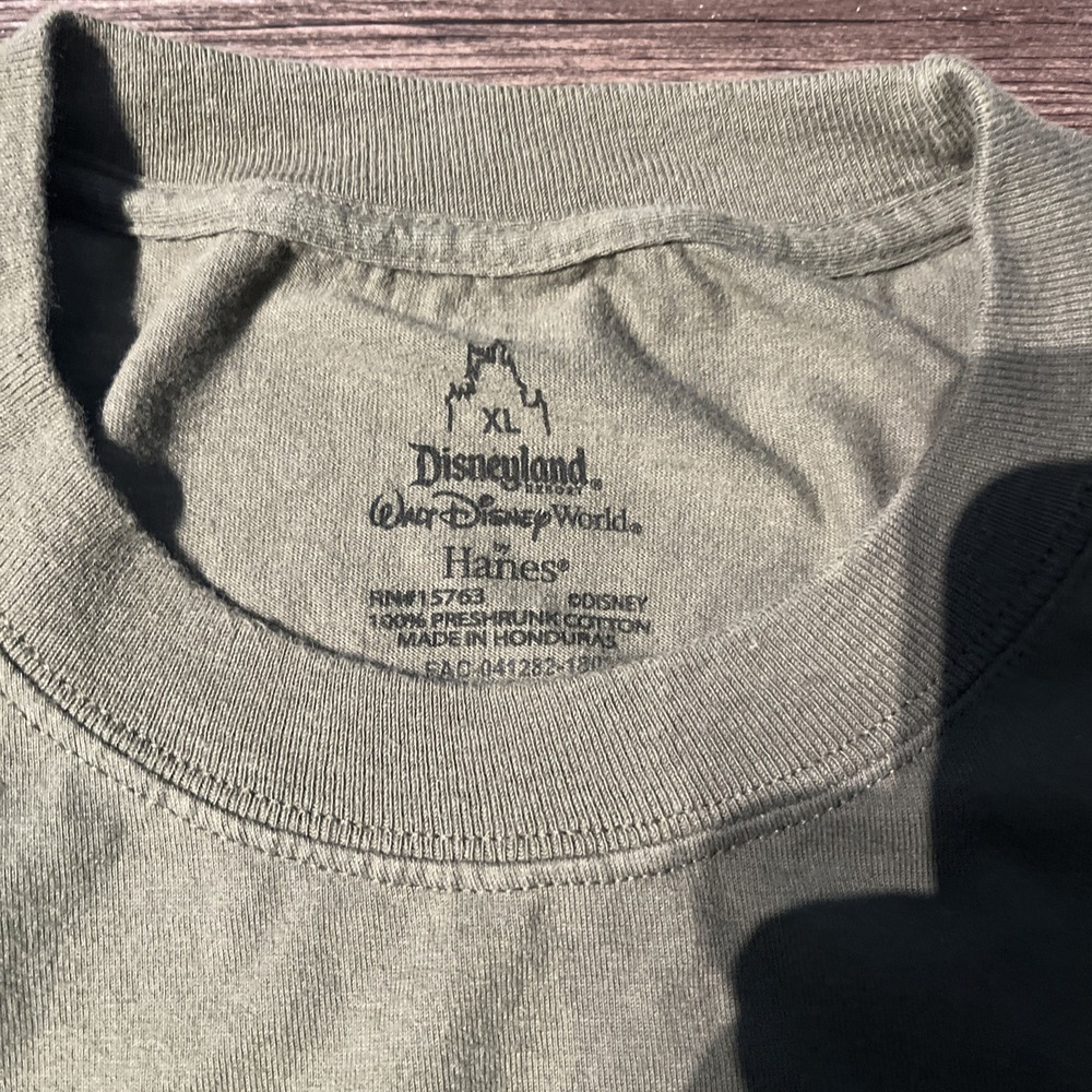 THE HAUNTED MANSION Licensed Distressed Disney T-Shirt 2017 XL Preowned - Picture 3 of 7